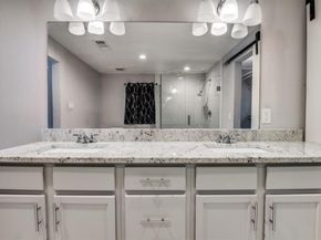 619 S Barnett Avenue , Dallas Texas 75211