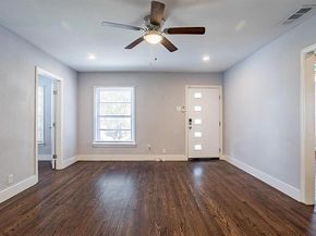 619 S Barnett Avenue , Dallas Texas 75211