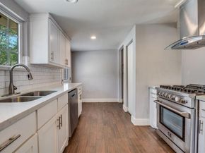 619 S Barnett Avenue , Dallas Texas 75211