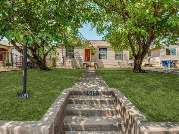 619 S Barnett Avenue , Dallas Texas 75211