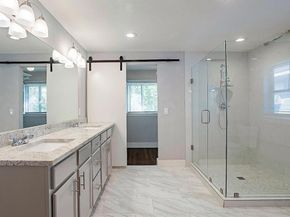 619 S Barnett Avenue , Dallas Texas 75211