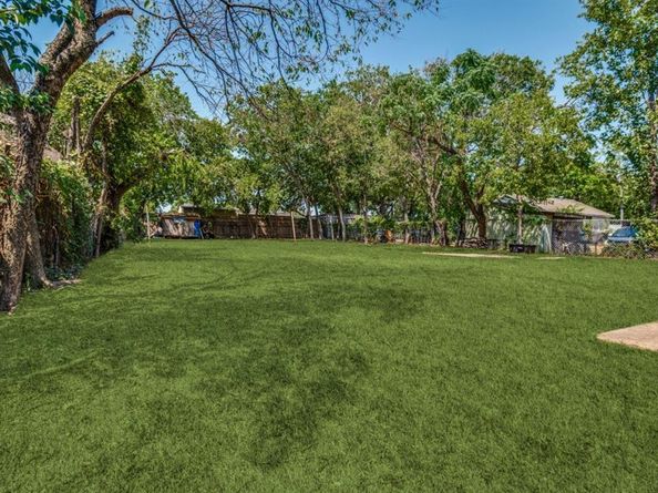 619 S Barnett Avenue , Dallas Texas 75211