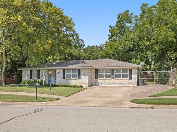520 W Redbud Drive , Hurst Texas 76053