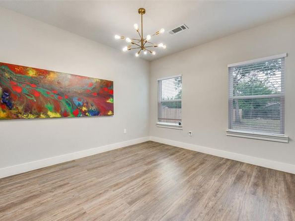 1026 N Tatum Avenue , Dallas Texas 75211