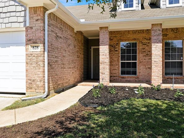 828  Poncho Lane , Fort Worth Texas 76052