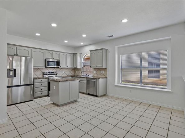 828  Poncho Lane , Fort Worth Texas 76052