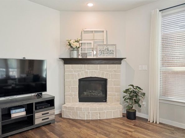 917  Meadows Drive , Argyle Texas 76226
