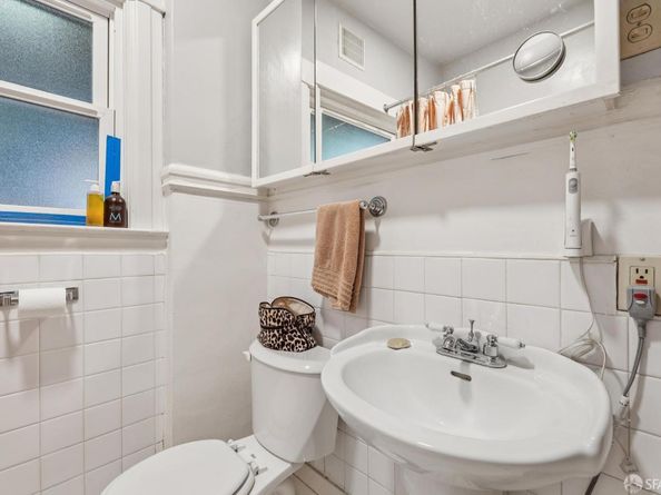 2732 Parker Street, Berkeley CA 94704
