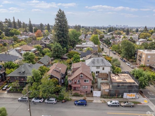 2732 Parker Street, Berkeley CA 94704