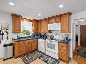 16 Mars Dr, Shrewsbury MA 01545