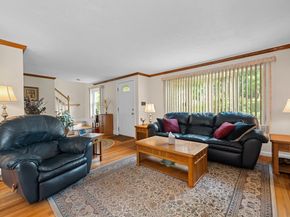 16 Mars Dr, Shrewsbury MA 01545
