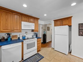 16 Mars Dr, Shrewsbury MA 01545