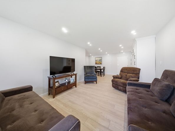 9 Weld St 19, Framingham MA 01702