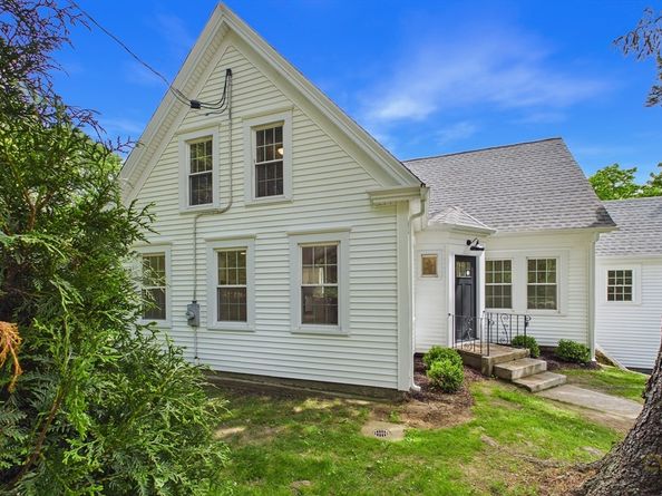 159 County St, Lakeville MA 02347