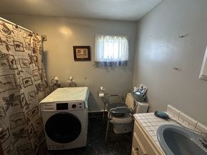 19 Granite St, Uxbridge MA 01569