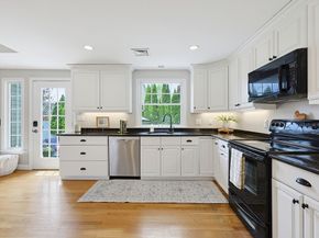 16 Mansion Rd, Wakefield MA 01880