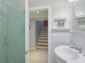 16 Mansion Rd, Wakefield MA 01880