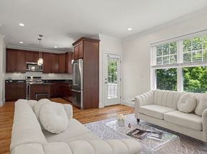 5 Clarks Hill Ln 5, Framingham MA 01702
