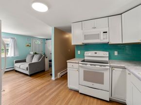 31 Acorn St, Middleboro MA 02346