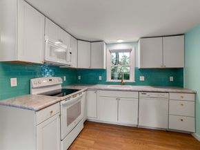 31 Acorn St, Middleboro MA 02346