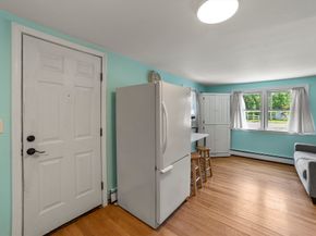 31 Acorn St, Middleboro MA 02346