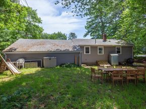 31 Acorn St, Middleboro MA 02346