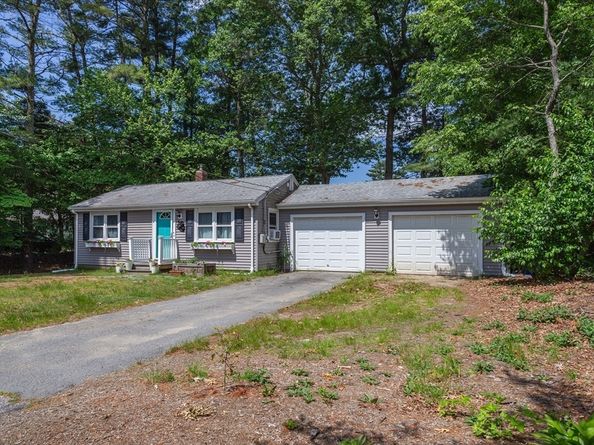 31 Acorn St, Middleboro MA 02346