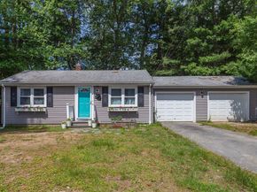 31 Acorn St, Middleboro MA 02346