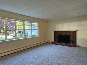 22 Pondview Cir, Brockton MA 02301