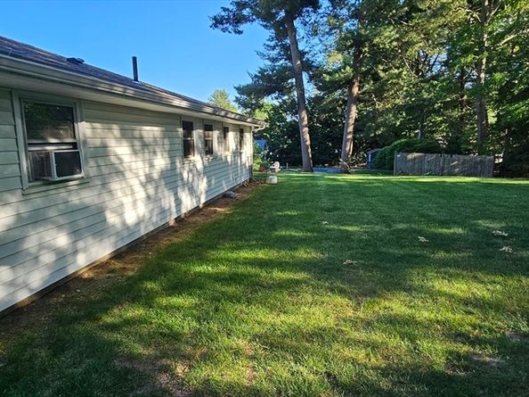 22 Pondview Cir, Brockton MA 02301