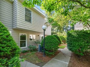 171 Swanton St 7, Winchester MA 01890
