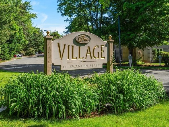 171 Swanton St 7, Winchester MA 01890