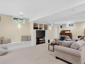 36 Roosevelt Rd 36, Lexington MA 02420