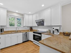36 Roosevelt Rd 36, Lexington MA 02420
