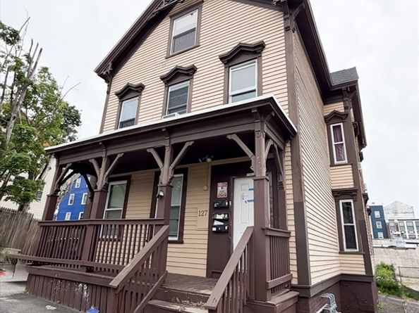 127 Austin St, Worcester MA 01609