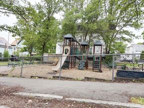 127 Austin St, Worcester MA 01609