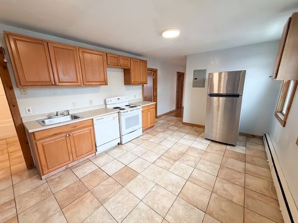 127 Austin St, Worcester MA 01609
