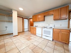 127 Austin St, Worcester MA 01609