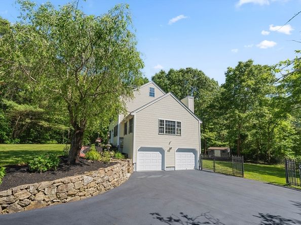 128 Memorial Dr, Shrewsbury MA 01545