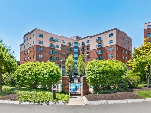 175 Cottage St 504, Chelsea MA 02150