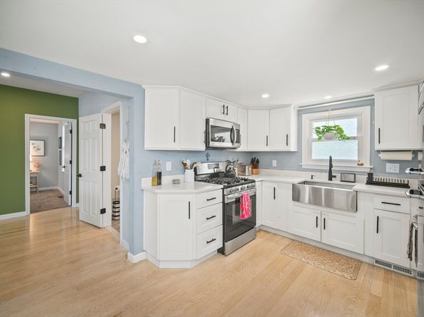 9 Mayflower Ave, Weymouth MA 02191