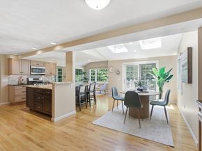 11 Thornton Dr, Burlington MA 01803