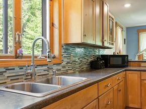 1132 Doe Valley Rd, Athol MA 01331