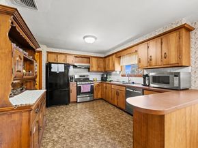 111 Hamilton St, Saugus MA 01906