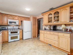 33 Monroe St, Shrewsbury MA 01545
