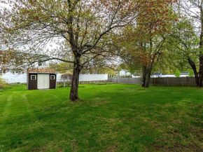 33 Monroe St, Shrewsbury MA 01545