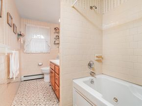 33 Monroe St, Shrewsbury MA 01545
