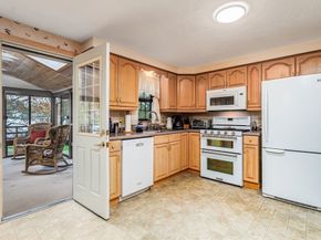 33 Monroe St, Shrewsbury MA 01545