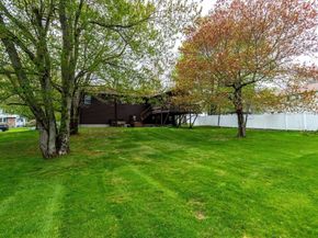 33 Monroe St, Shrewsbury MA 01545