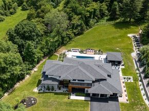 556 Middle Road, Boxborough MA 01719